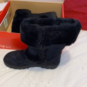 Witty fur boots